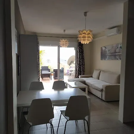 Oceanblue Modern King Size 1 Bedroom With Seaview And Terrace Apartmán